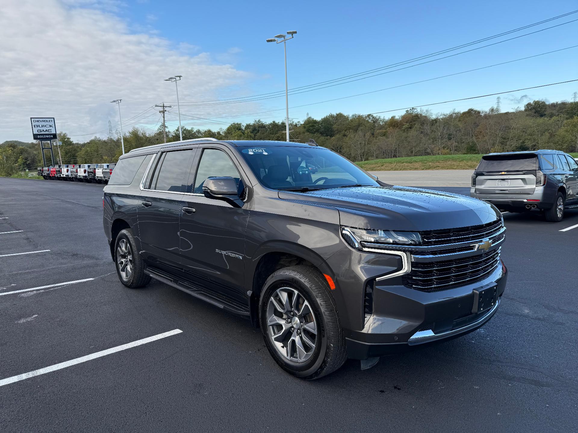 2021 Chevrolet Suburban photo 7 of 27