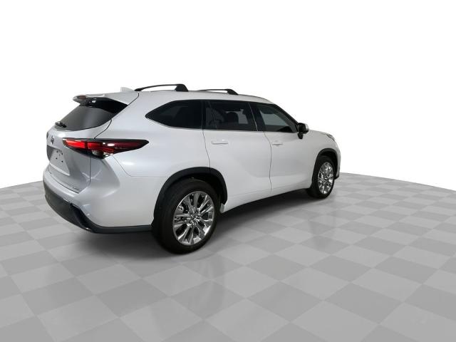 2024 Toyota Highlander Vehicle Photo in GILBERT, AZ 85297-0402