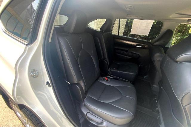 2021 Toyota Highlander Vehicle Photo in KANSAS CITY, MO 64114-4545