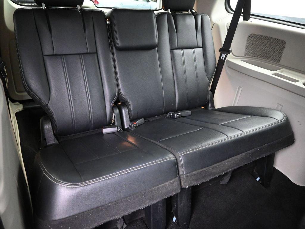 2014 Chrysler Town & Country Vehicle Photo in Cedar Rapids, IA 52402