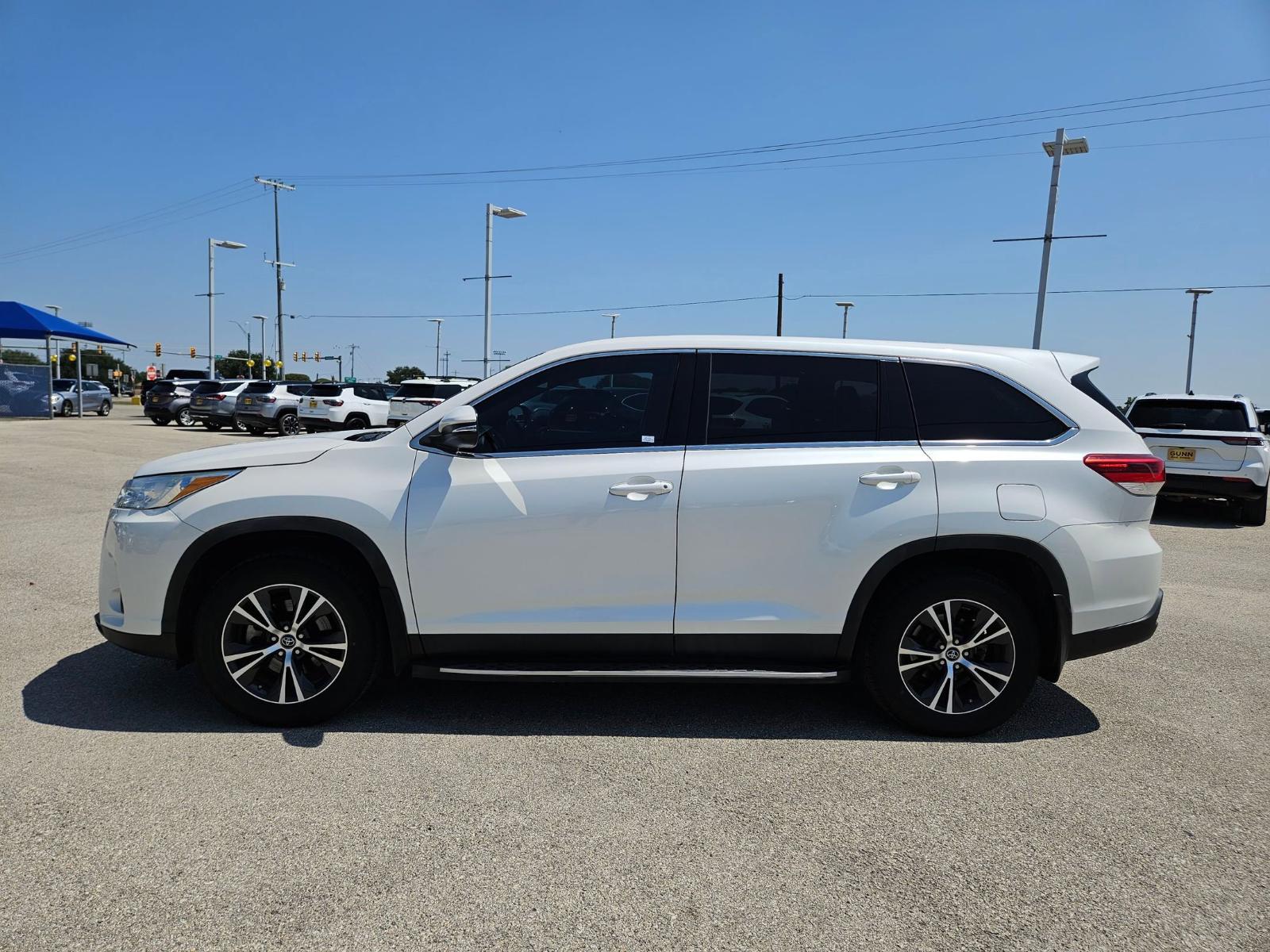 2019 Toyota Highlander Vehicle Photo in Seguin, TX 78155