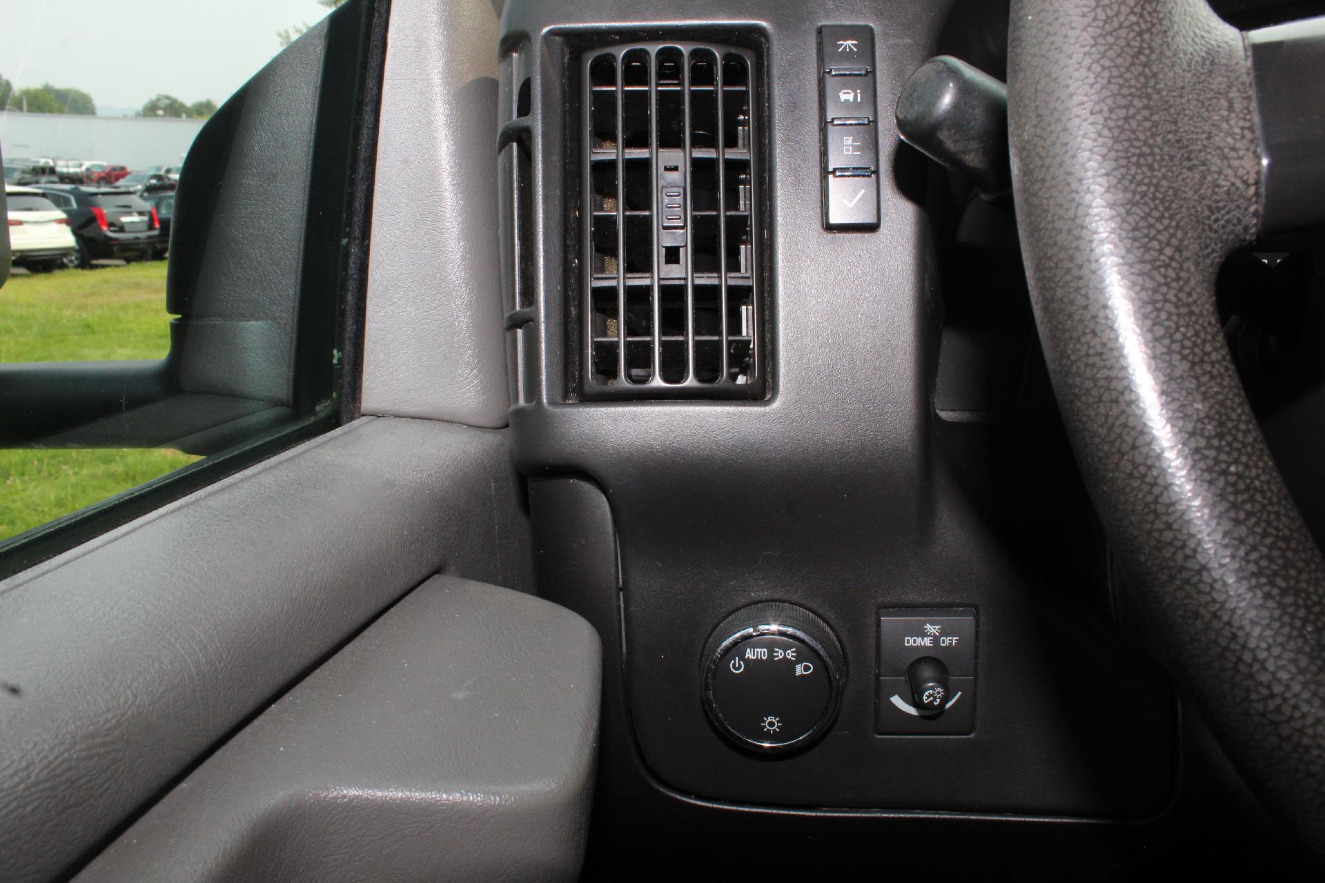 2014 Chevrolet Express Cutaway 3500 Vehicle Photo in NORTHAMPTON, MA 01060-1120