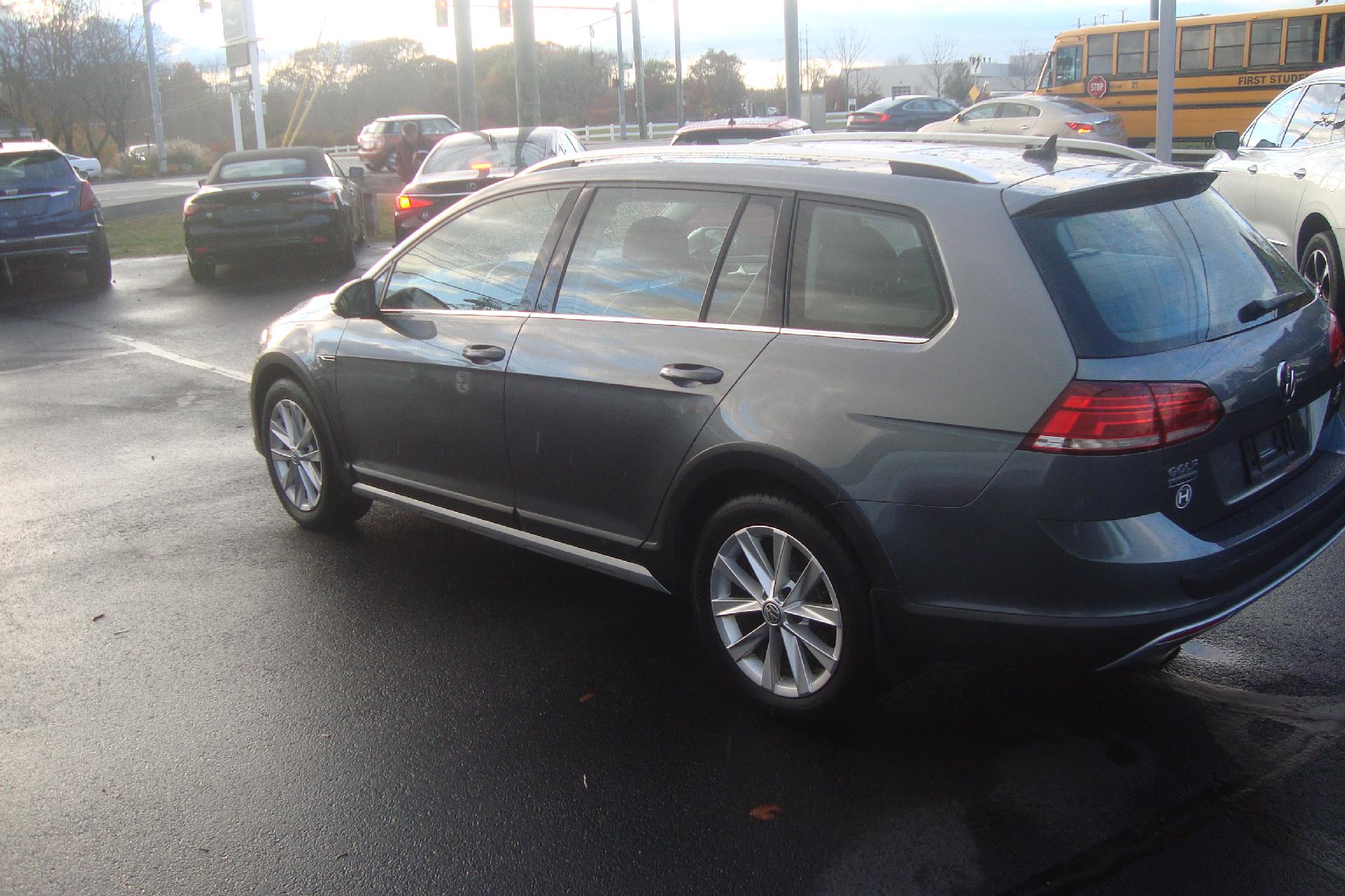 2018 Volkswagen Golf Alltrack Vehicle Photo in PORTSMOUTH, NH 03801-4196