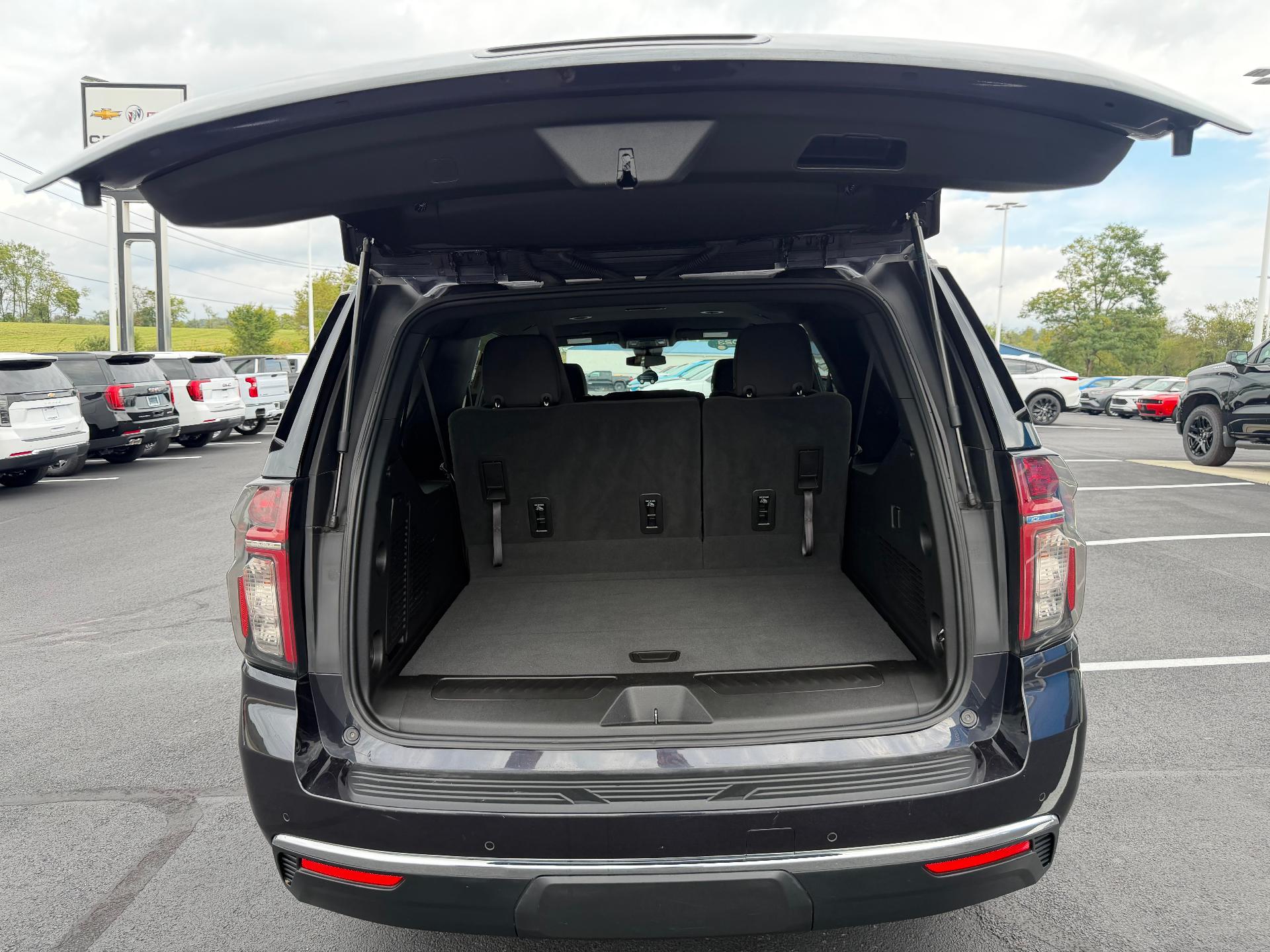 2023 Chevrolet Suburban LS - 11