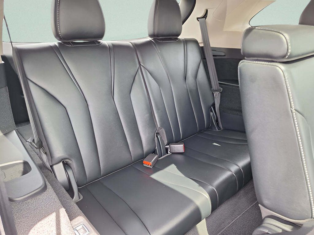 2023 Acura MDX photo 29 of 33