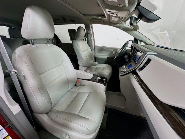 2019 Toyota Sienna Vehicle Photo in Flemington, NJ 08822