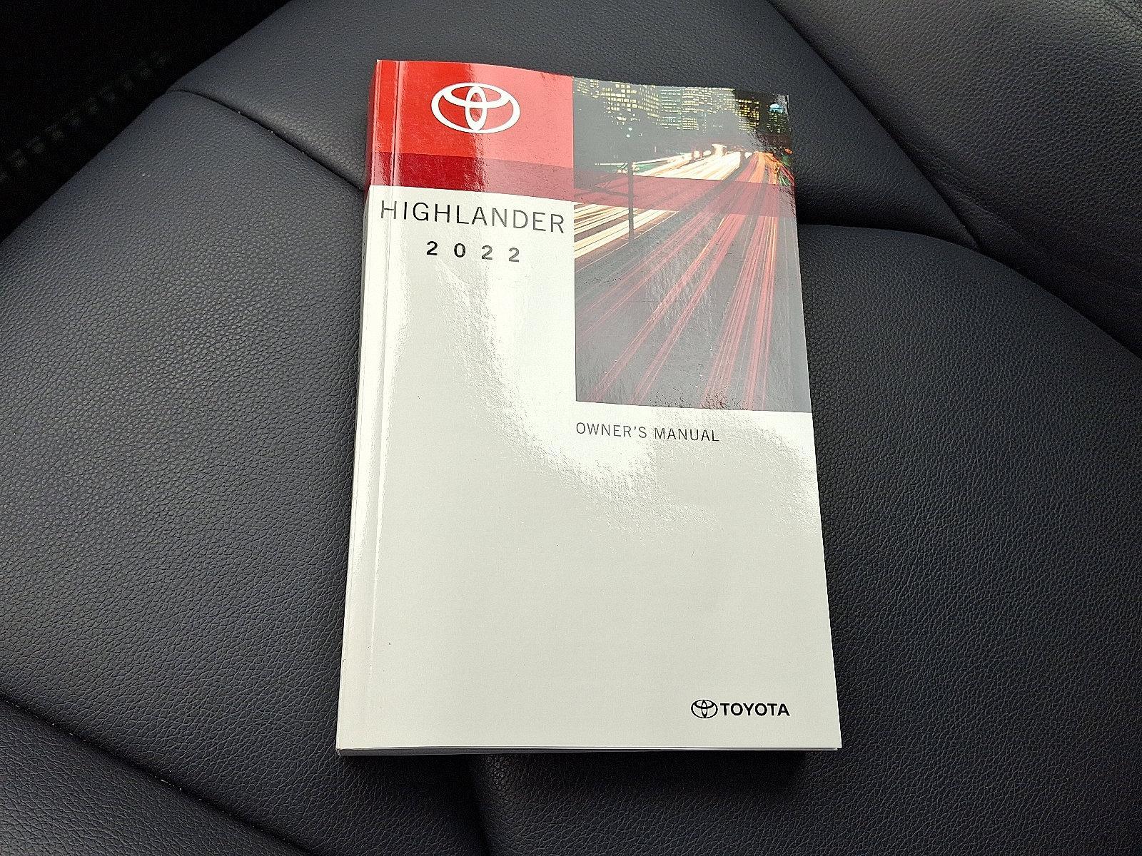 2022 Toyota Highlander Vehicle Photo in BETHLEHEM, PA 18017-9401