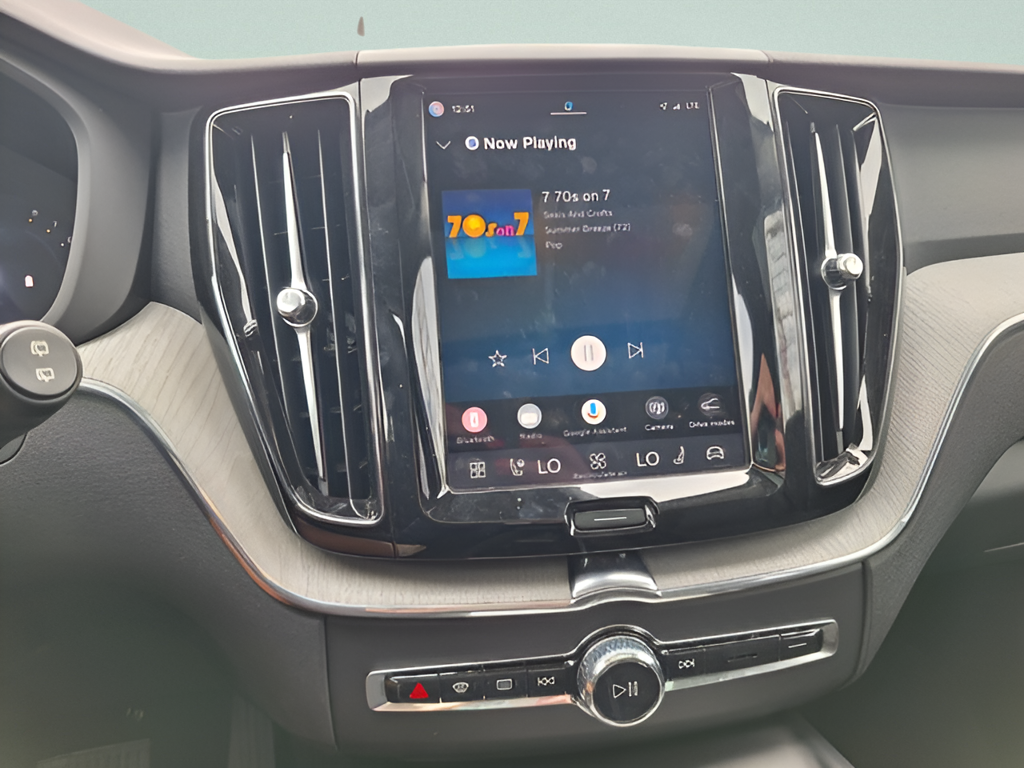 2025 Volvo XC60 photo 13 of 29