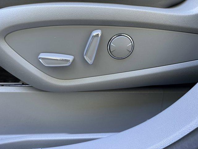 2023 Lincoln Nautilus Vehicle Photo in LEOMINSTER, MA 01453-2952