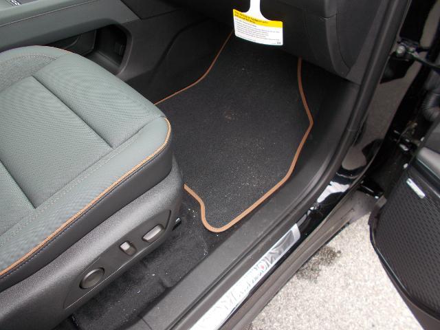 2025 GMC Acadia Vehicle Photo in LOWELL, MA 01852-4336