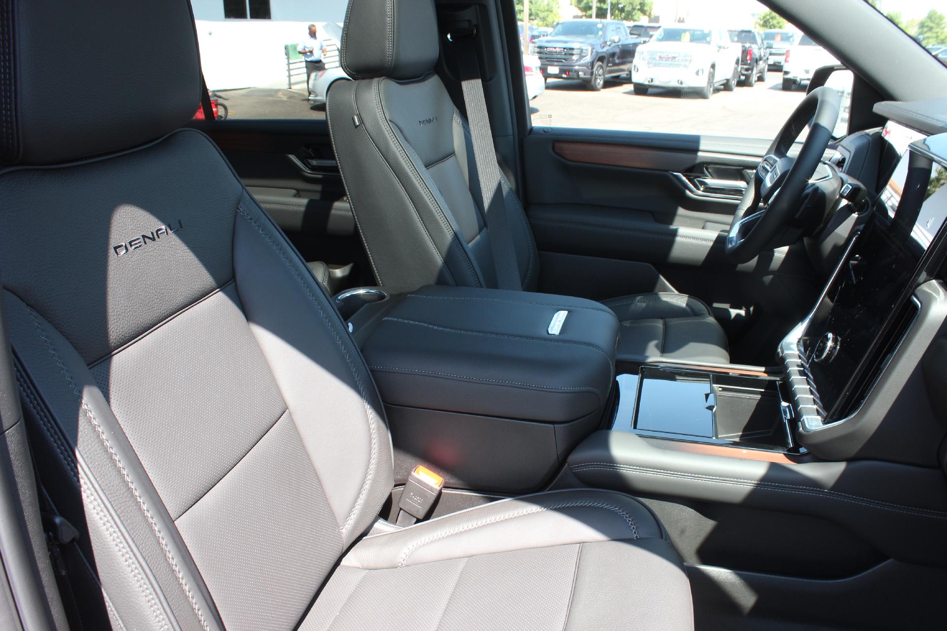 2025 GMC Yukon XL Vehicle Photo in AURORA, CO 80012-4011
