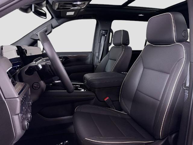 2025 Chevrolet Suburban Vehicle Photo in PUYALLUP, WA 98371-4149