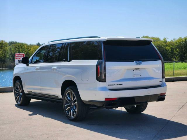 2022 Cadillac Escalade ESV Vehicle Photo in DENTON, TX 76210-9321