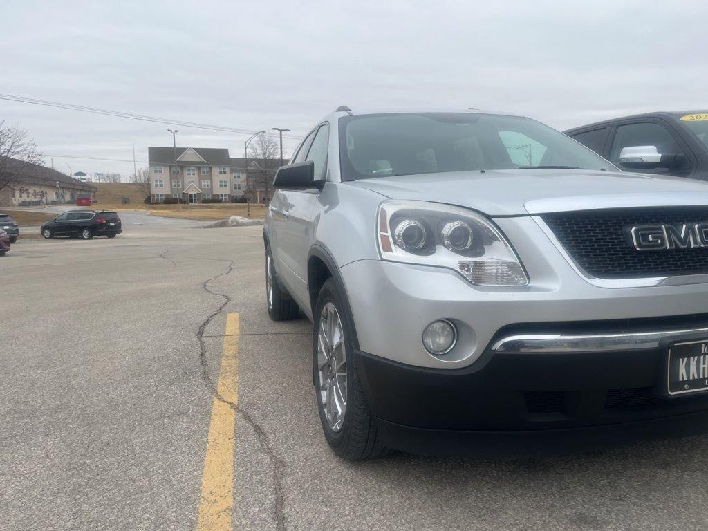 2012 GMC Acadia Vehicle Photo in Cedar Rapids, IA 52402