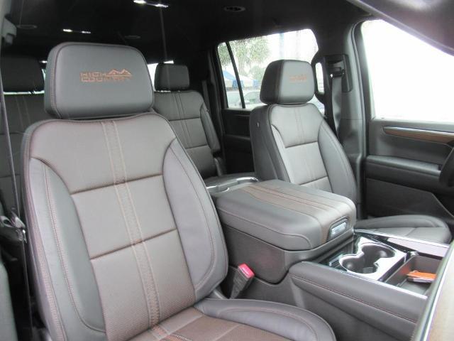 2025 Chevrolet Suburban Vehicle Photo in LEESBURG, FL 34788-4022
