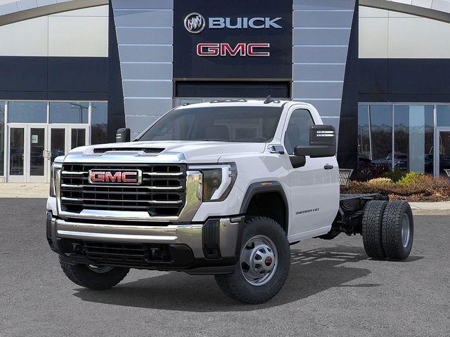 2025 GMC Sierra 3500 HD Chassis Cab Vehicle Photo in DANBURY, CT 06810-5034