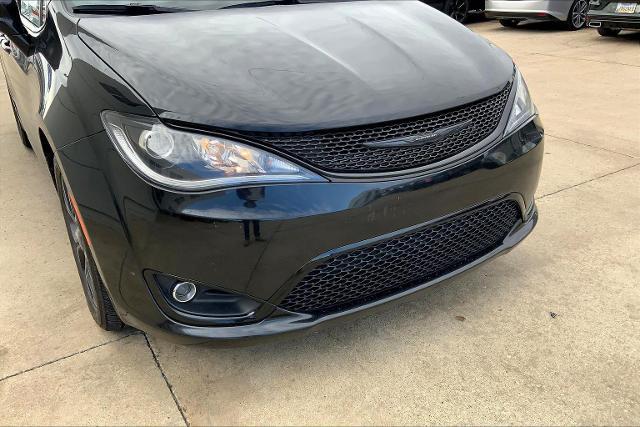 2020 Chrysler Pacifica Vehicle Photo in TOPEKA, KS 66609-0000