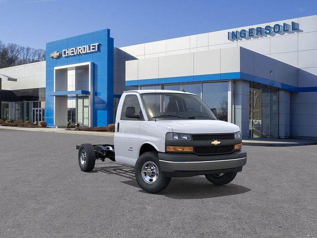 2025 Chevrolet Express Cutaway 3500 Vehicle Photo in DANBURY, CT 06810-5034