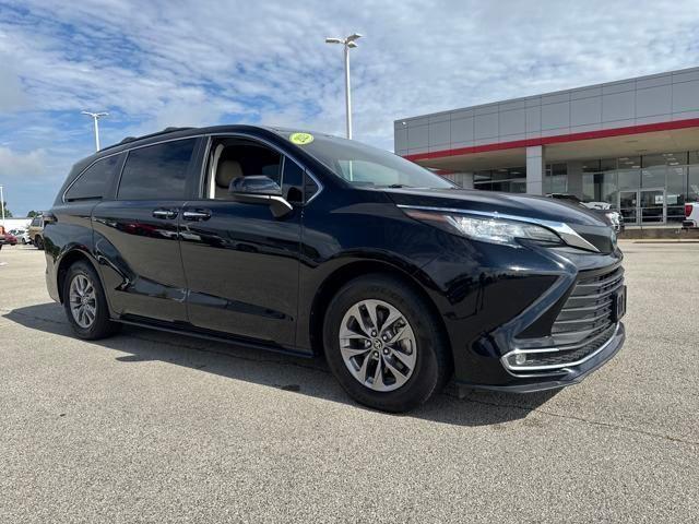 2023 Toyota Sienna Vehicle Photo in Jonesboro, AR 72404