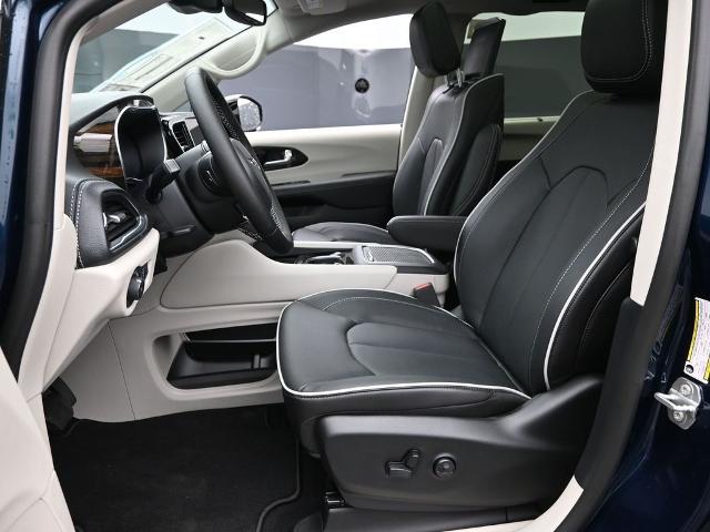 2024 Chrysler Pacifica Vehicle Photo in Cedar Rapids, IA 52402