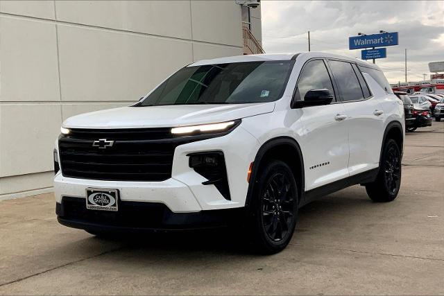 2024 Chevrolet Traverse Vehicle Photo in TOPEKA, KS 66609-0000