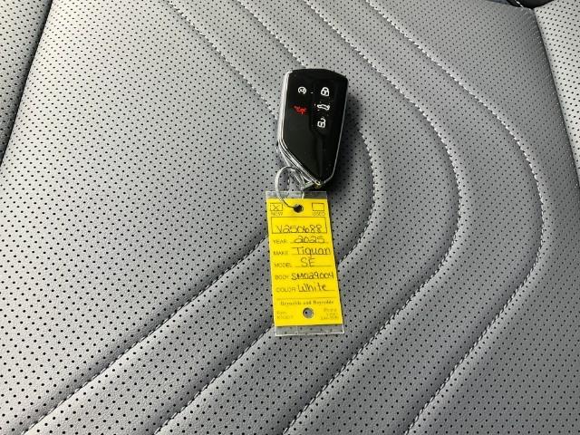 2025 Volkswagen Tiguan Vehicle Photo in Oshkosh, WI 54904