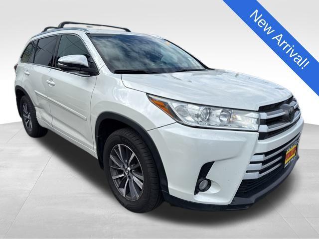 2018 Toyota Highlander Vehicle Photo in Puyallup, WA 98371