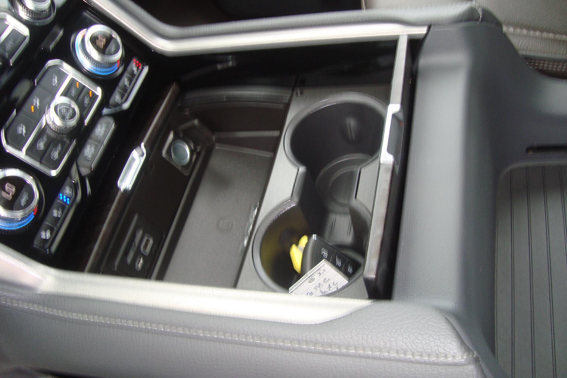 2021 GMC Yukon XL Vehicle Photo in PORTSMOUTH, NH 03801-4196