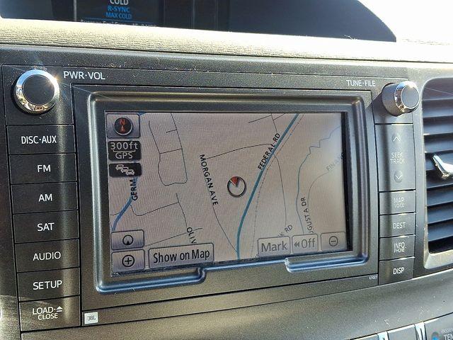 2013 Toyota Sienna Vehicle Photo in DANBURY, CT 06810-5034