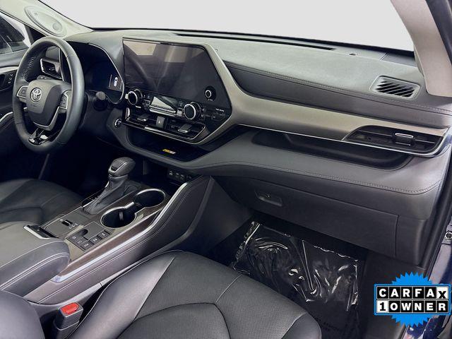 2023 Toyota Highlander Vehicle Photo in Puyallup, WA 98371