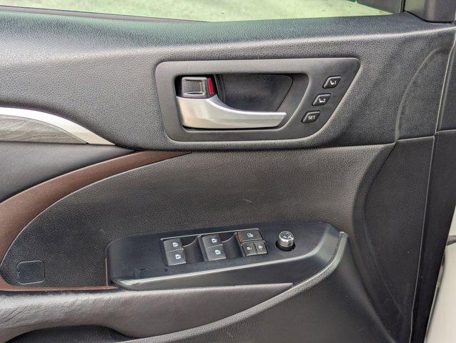 2017 Toyota Highlander Vehicle Photo in San Antonio, TX 78230