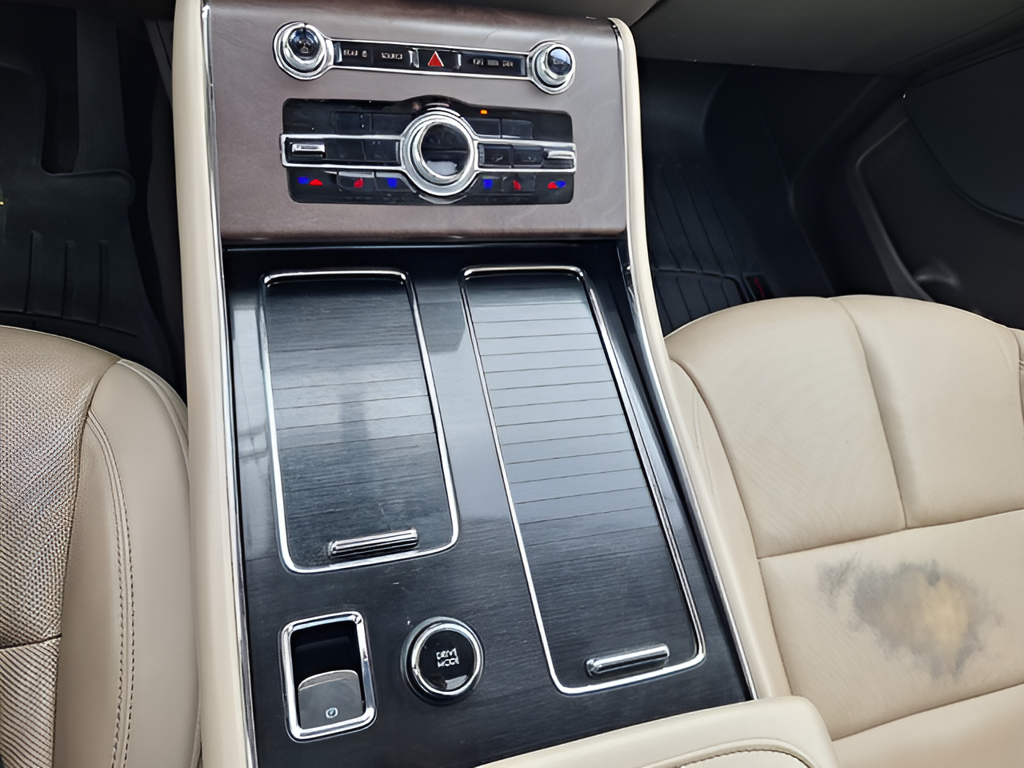 2023 Lincoln Aviator photo 16 of 36