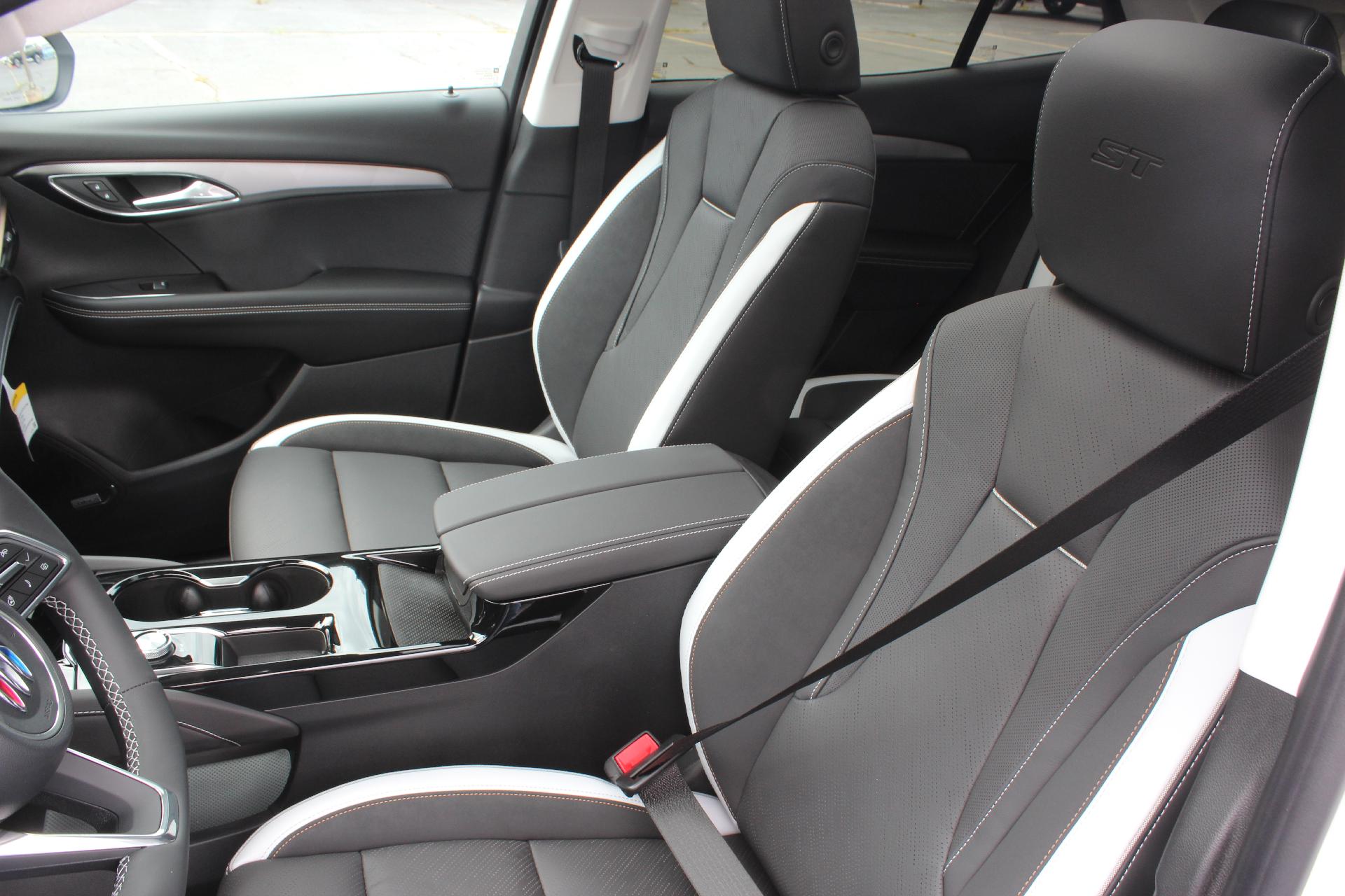 2025 Buick Envision Vehicle Photo in AURORA, CO 80012-4011