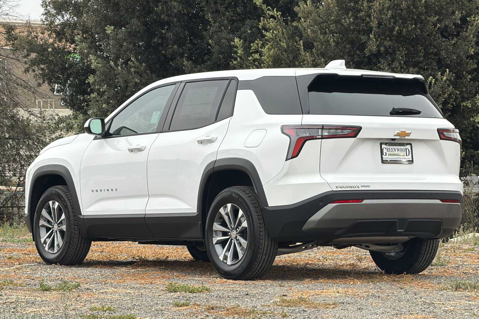 2027 Chevrolet Equinox LT - Photo 6