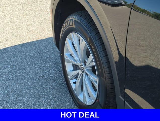 2020 Volkswagen Tiguan Vehicle Photo in Merrillville, IN 46410