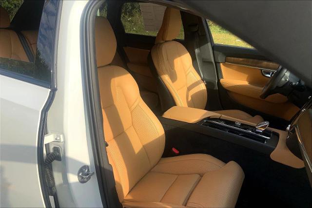 2025 Volvo V90 Cross Country Vehicle Photo in KANSAS CITY, MO 64114-4545