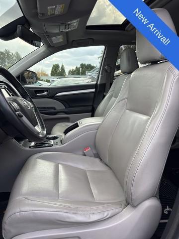 2018 Toyota Highlander Vehicle Photo in Puyallup, WA 98371