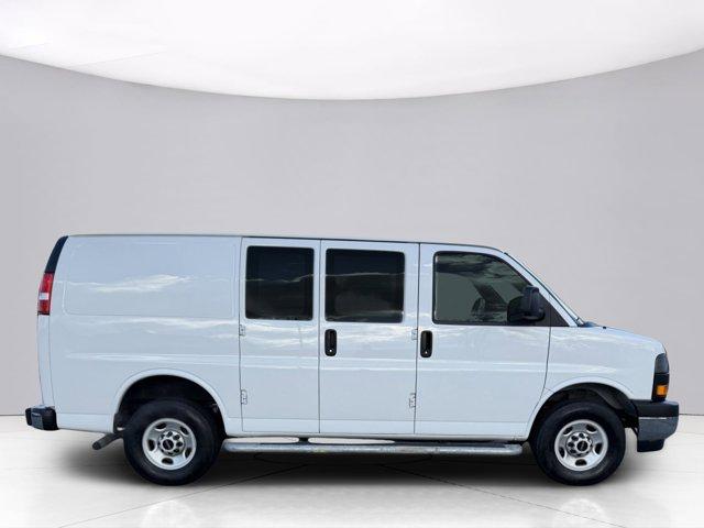 2024 GMC Savana Cargo 2500 Vehicle Photo in LEOMINSTER, MA 01453-2952