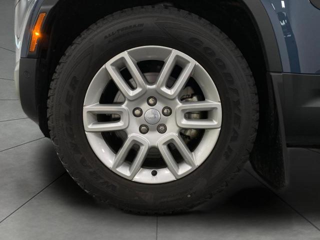 2025 Defender Vehicle Photo in Appleton, WI 54913
