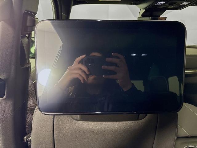 2025 Chevrolet Suburban Vehicle Photo in PUYALLUP, WA 98371-4149