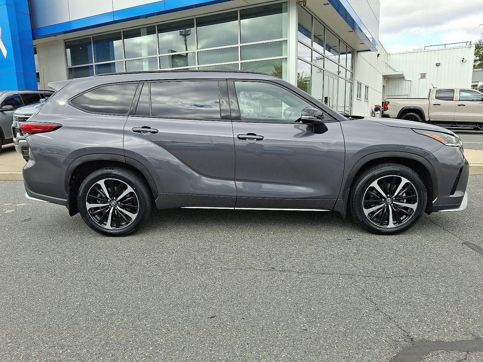 2022 Toyota Highlander Vehicle Photo in BETHLEHEM, PA 18017-9401