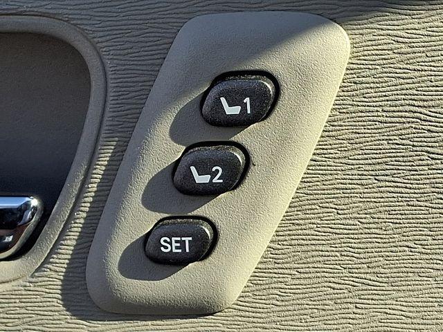 2013 Toyota Sienna Vehicle Photo in DANBURY, CT 06810-5034