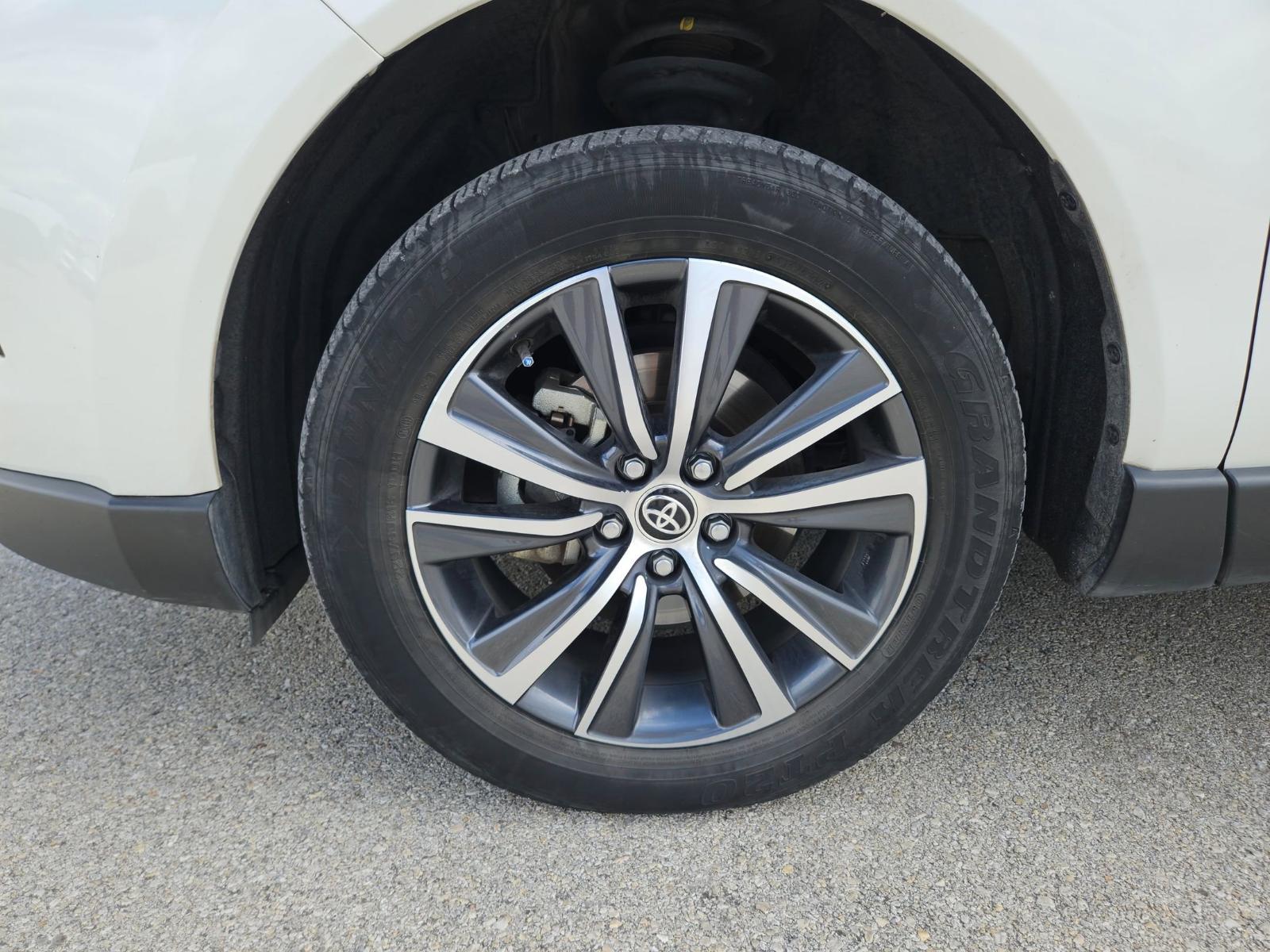 2022 Toyota Venza Vehicle Photo in Seguin, TX 78155