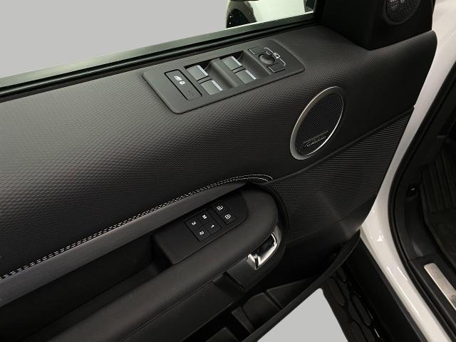 2025 Land Rover Discovery Vehicle Photo in Appleton, WI 54913