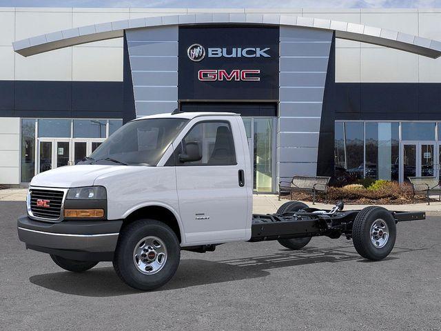 2025 GMC Savana Cutaway 3500 Vehicle Photo in DANBURY, CT 06810-5034