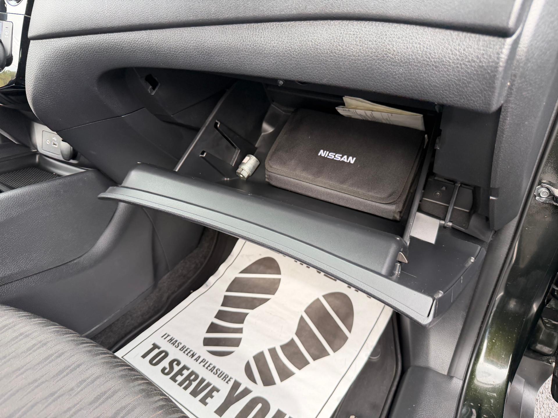 2019 Nissan Rogue photo 35 of 36