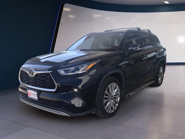 2022 Toyota Highlander Vehicle Photo in LAREDO, TX 78041-0006