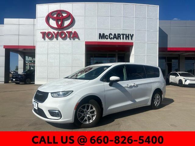 2023 Chrysler Pacifica Vehicle Photo in Sedalia, MO 65301
