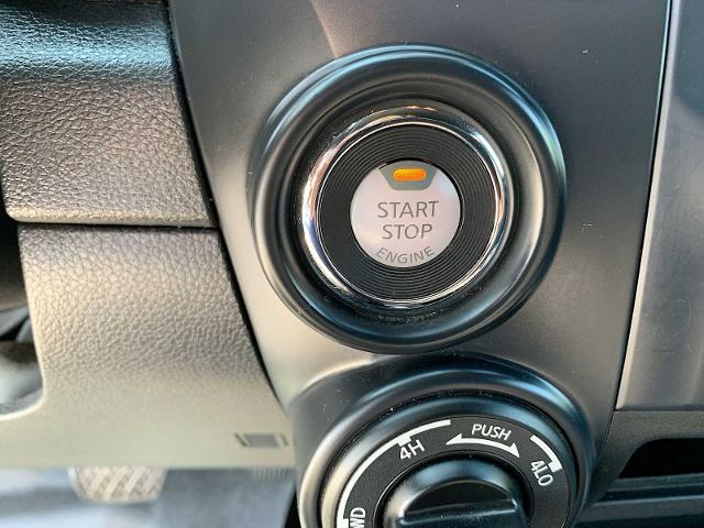 2019 Nissan Titan Vehicle Photo in MOON TOWNSHIP, PA 15108-2571