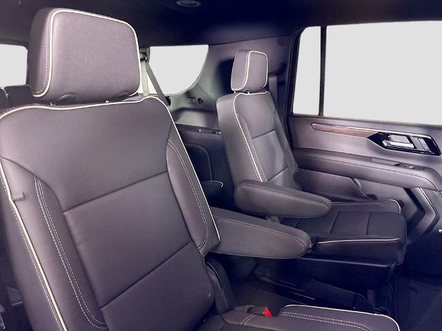 2025 Chevrolet Suburban Vehicle Photo in PUYALLUP, WA 98371-4149